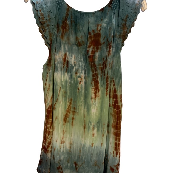 This Bohemian Live And Let Live Blouse In A Tye-Die Style Is So Cute! - Picture 4 of 5